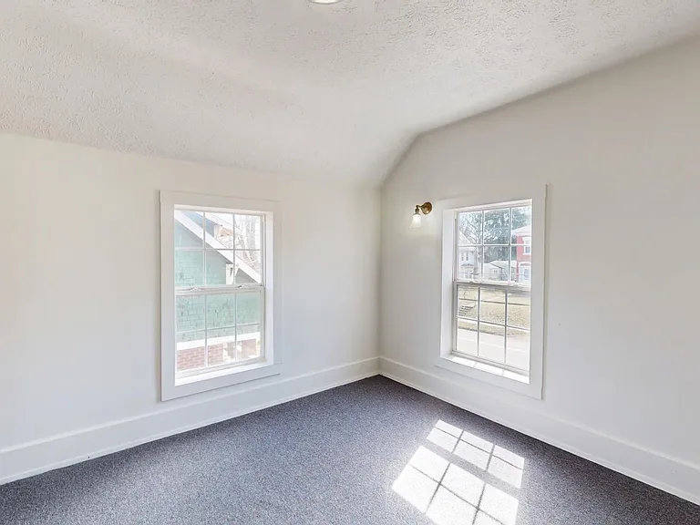 109 W Ely St — Photo 15