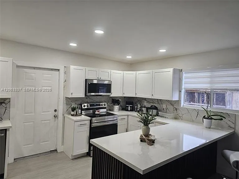 75 SW 18th Ave #75 — Photo 6