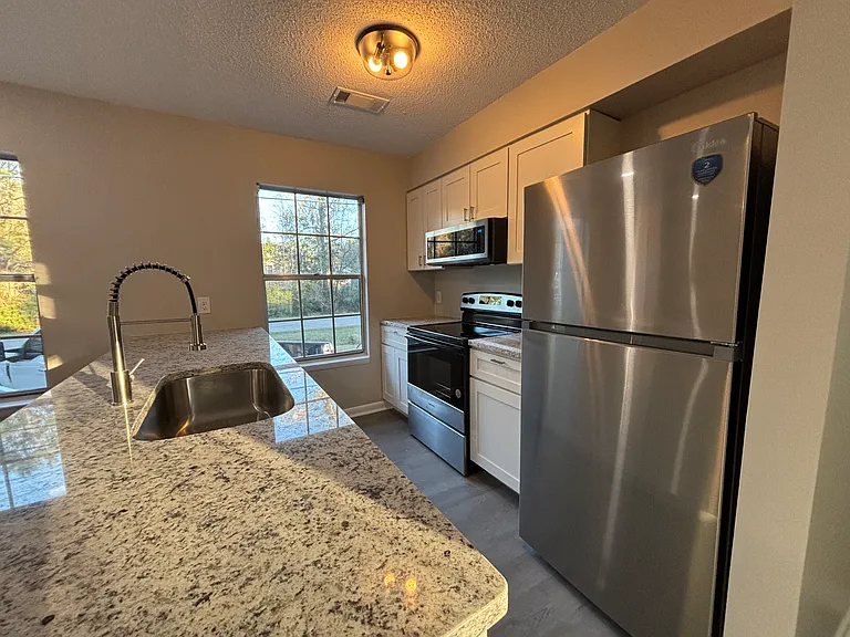 9 Adams Cir #A — Photo 10