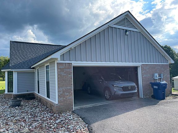 4th image of 4245 Rollin Oaks Dr