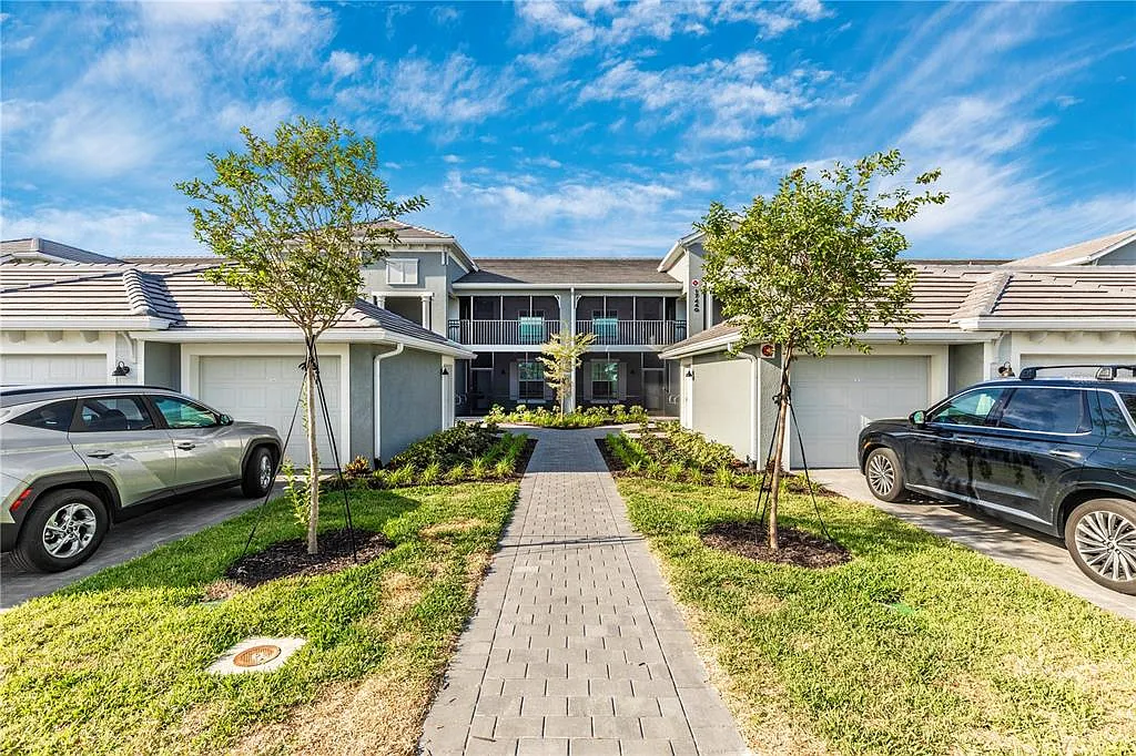 2 bed, 2.0 bath, 1366 sqft, $3,000 — Photo 1