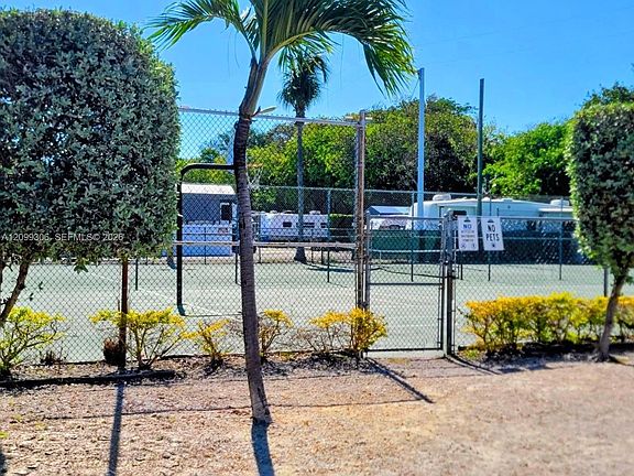4th image of 325 Calusa St #376