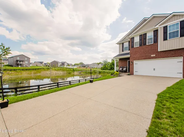 11901 Parkview Trace Dr, Louisville, KY 40229