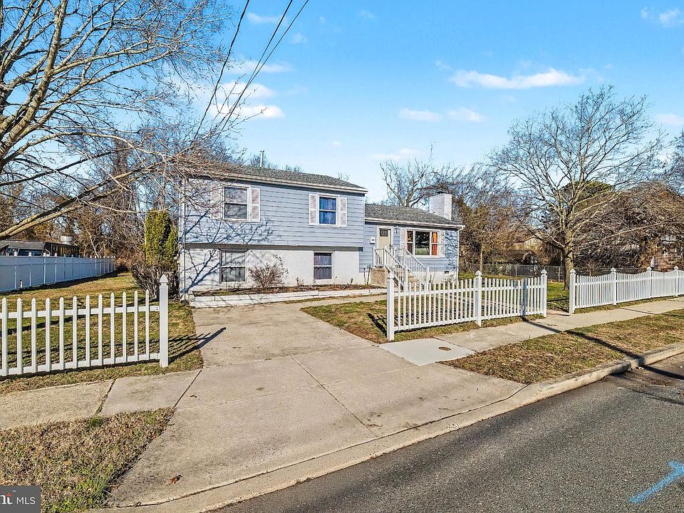1st image of 804 Fernwood Ave