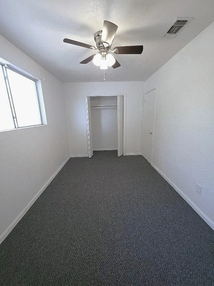 2 bed, 1.0 bath, 2913 sqft, $975 — Photo 4