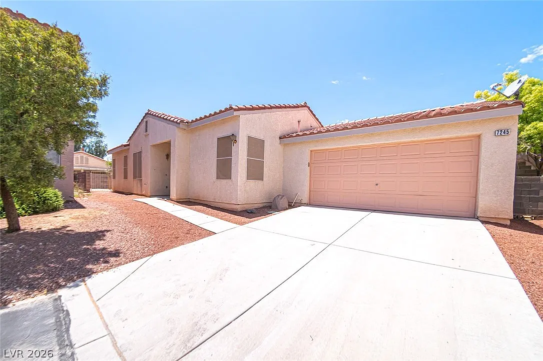3 bed, 2.0 bath, 1416 sqft, $1,750 — Photo 2