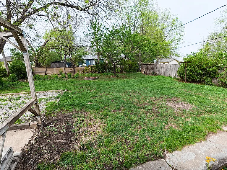 2512 Century Dr — Photo 16