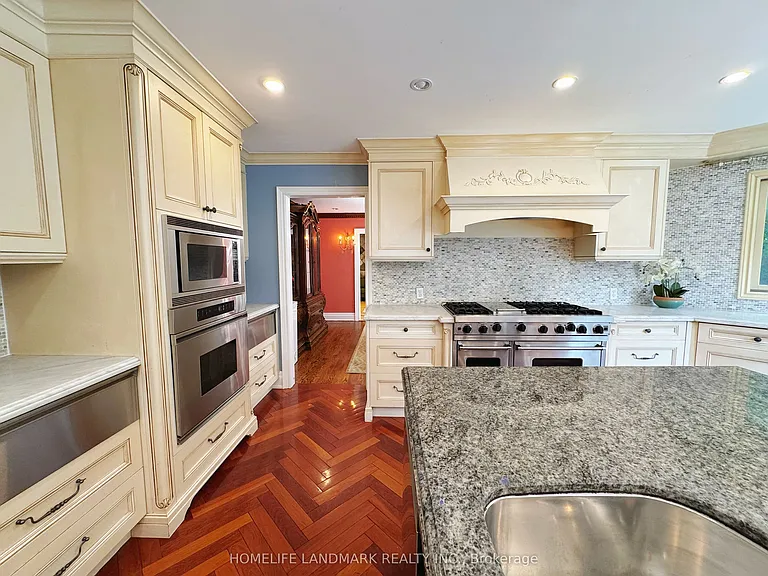 2415 Jarvis St #B4 — Photo 11