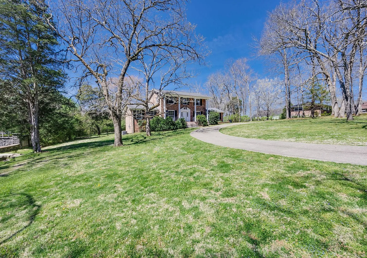 Stunning 4-bedroom, 3-bath home in desirable Hillwood! — Photo 4