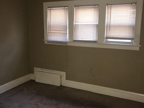Lower bedroom