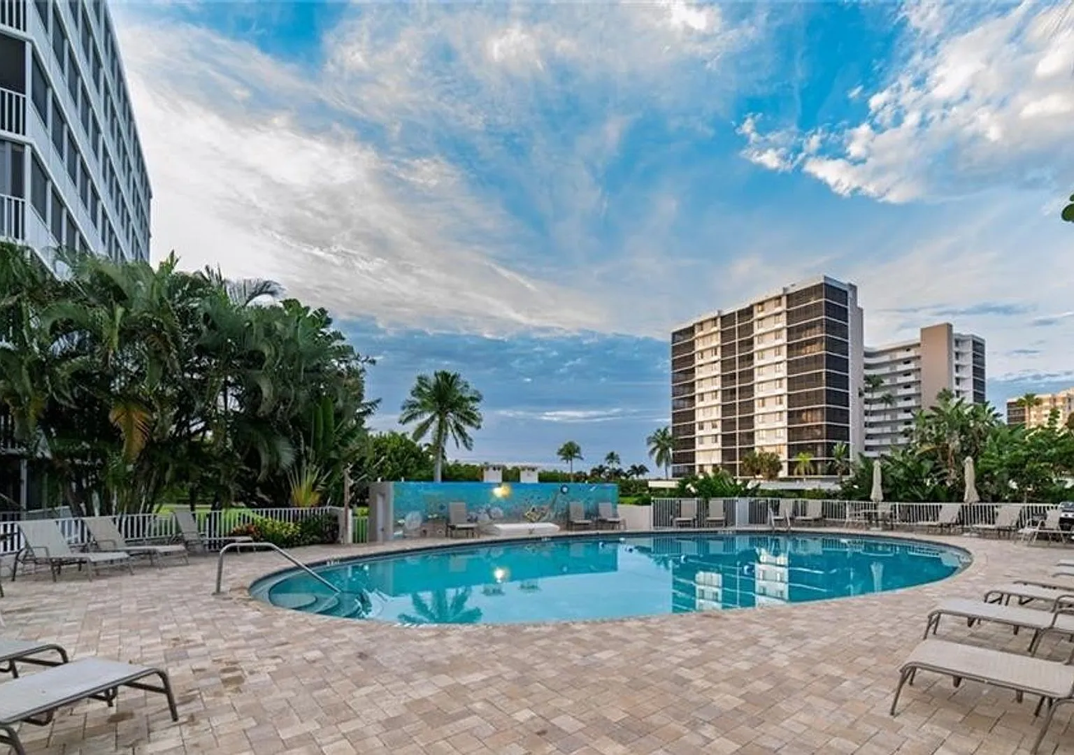 ** Stunning Beachside Townhouse Condo In Vanderbilt Towers Naples, Fl ** Looking For A Long-Term ... — Photo 1