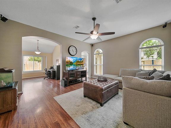 5th image of 11606 Meadowchase Dr