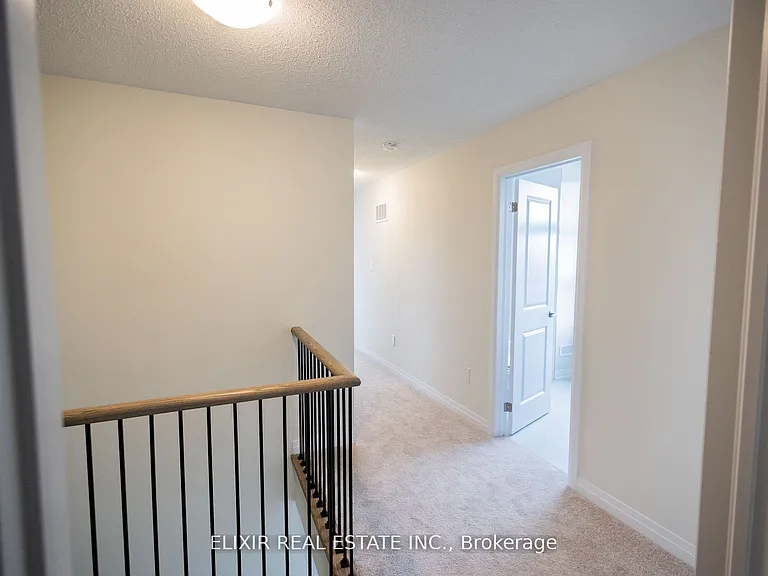 20 Molnar Cres — Photo 11