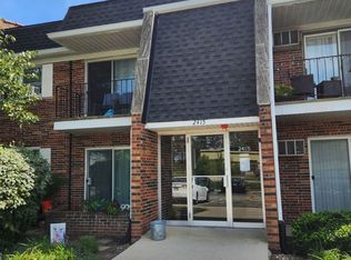 2415 Ogden Ave APT 5, Downers Grove, IL 60515