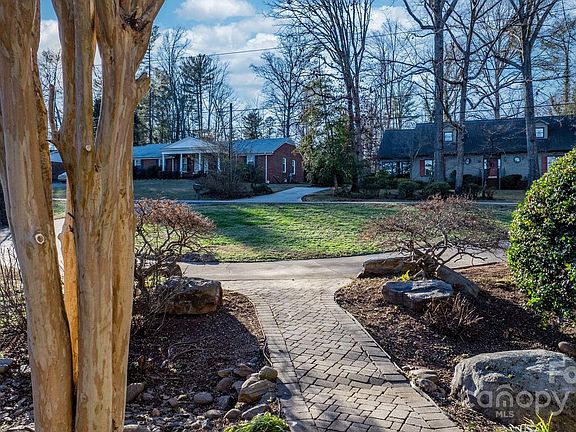 5th image of 106 Woodsway Ln