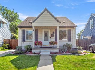 1121 10th St, Wyandotte, MI 48192