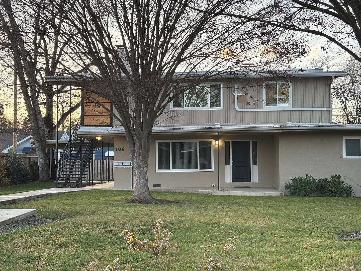 R106 Lincoln Street — Photo 2