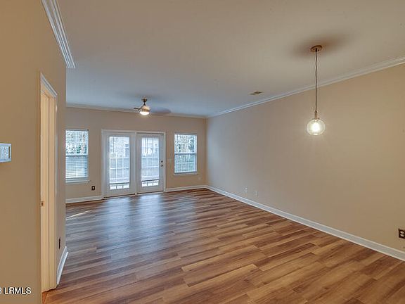 4th image of 15 Fernbank Avenue