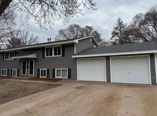 9283 Syndicate Ave, Circle Pines, MN 55014