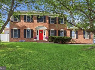 400 White Rose Ln, York, PA 17402