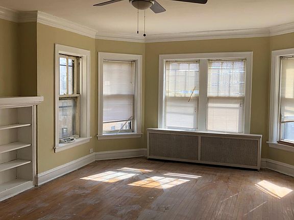 3rd image of 6440 N Claremont Ave APT 2