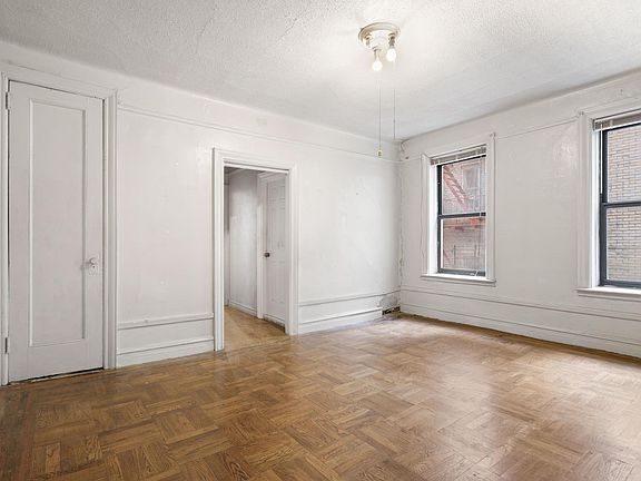 3rd image of 828 Gerard Ave Unit 1H