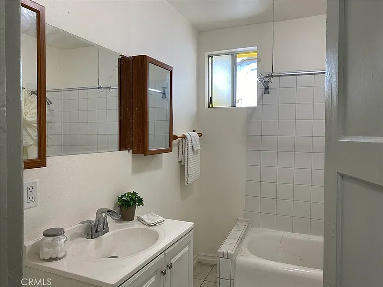 118 E Gardena Blvd — Photo 6
