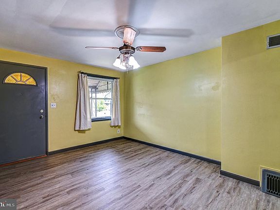 4th image of 3735 Saint Victor St