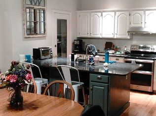 5 School St, Granby, MA 01033