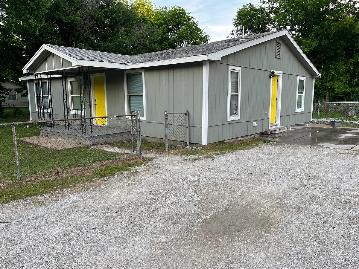 Building Photo - 1023 S 51st West Ave