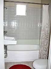 Bathroom :: 889 York