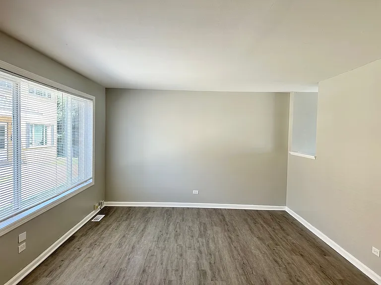 1721 E Roosevelt Rd #2 — Photo 6