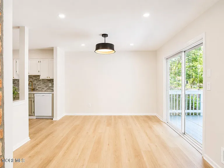 99 Oak Ln — Photo 18