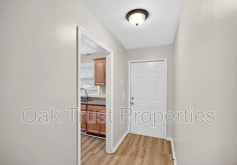 220 Cornell Dr — Photo 5