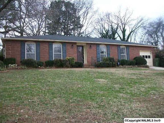3rd image of 318 Cumberland Dr SE
