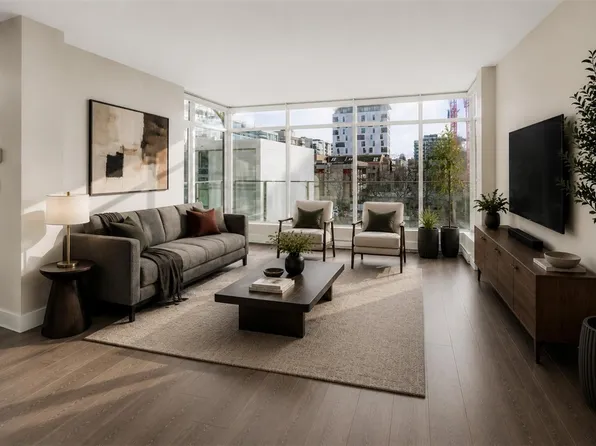 960 Yates St #406, Victoria, BC V8V 3M3