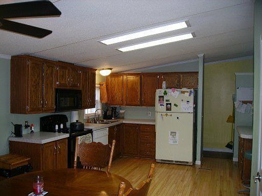 3rd image of 620 E Race St