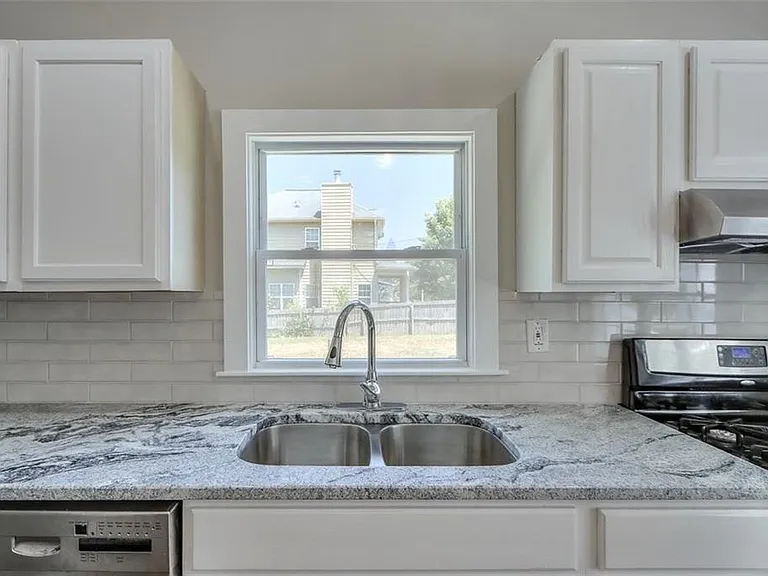 679 Jones Ave NW — Photo 9