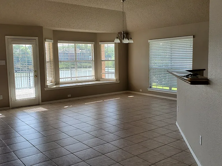5930 River Bend Dr — Photo 9