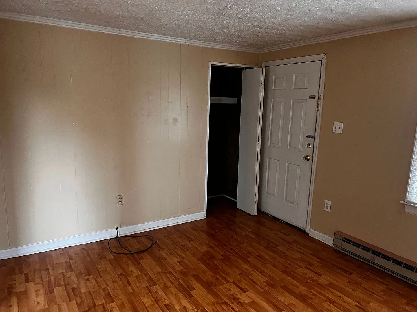 Two Bedroom One Bath Apartment Available in Christiansburg December — Photo 2