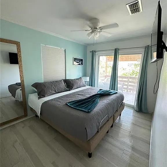 210 W Gardenia St #12 — Photo 8