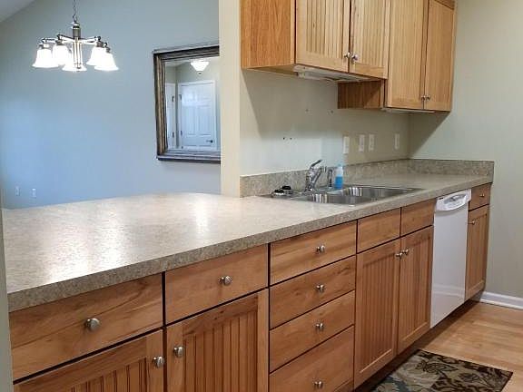 3rd image of 918 Evergreen Ln