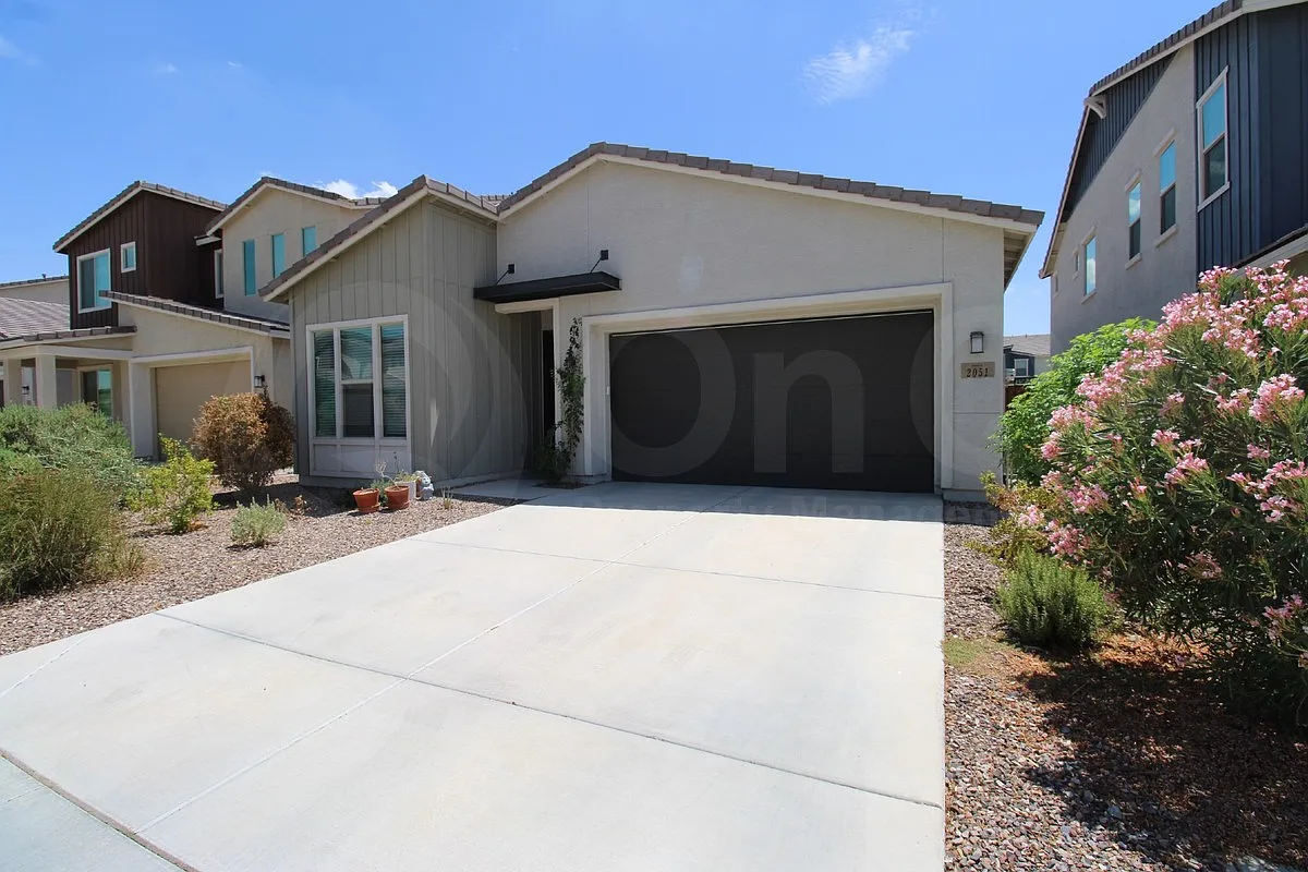 3 bed, 2.5 bath, 1979 sqft, $2,650 — Photo 2