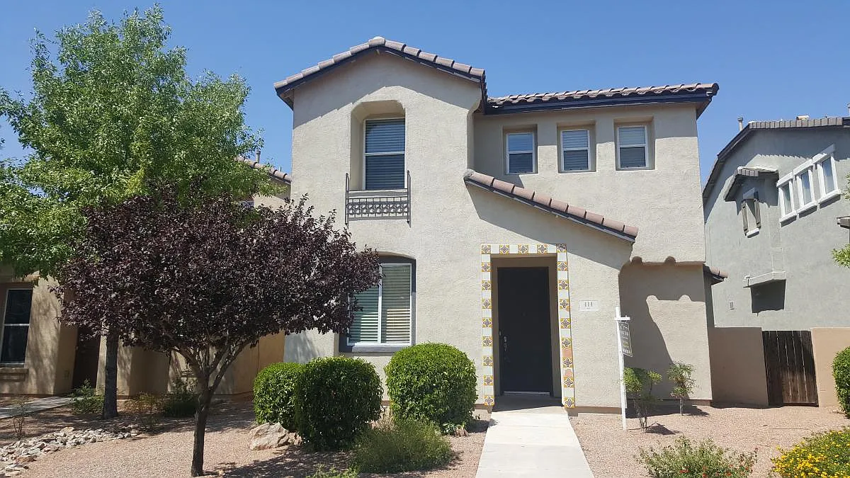 4 bed, 2042 sqft, $2,250 — Photo 1