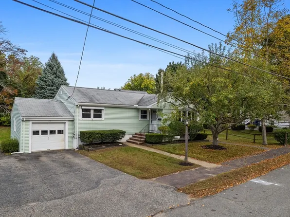 17 Albion Ave, Stoneham, MA 02180