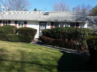 152 Oakfield Ave, Dix Hills, NY 11746
