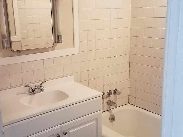 8 Irving St #2 — Photo 9
