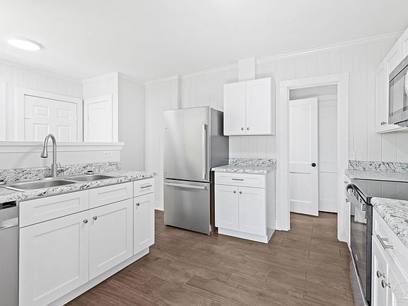 3rd image of 311 Cloverdale Rd