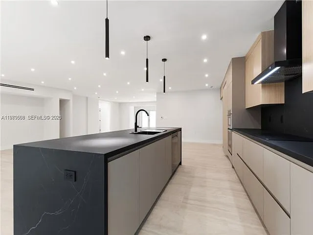 2251 SW 20th St — Photo 5