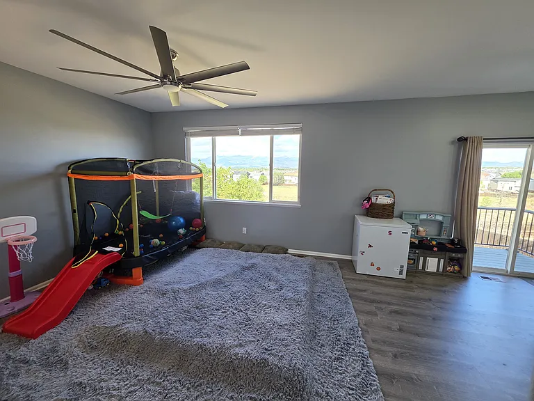 2030 Meadowbrook Pkwy — Photo 8